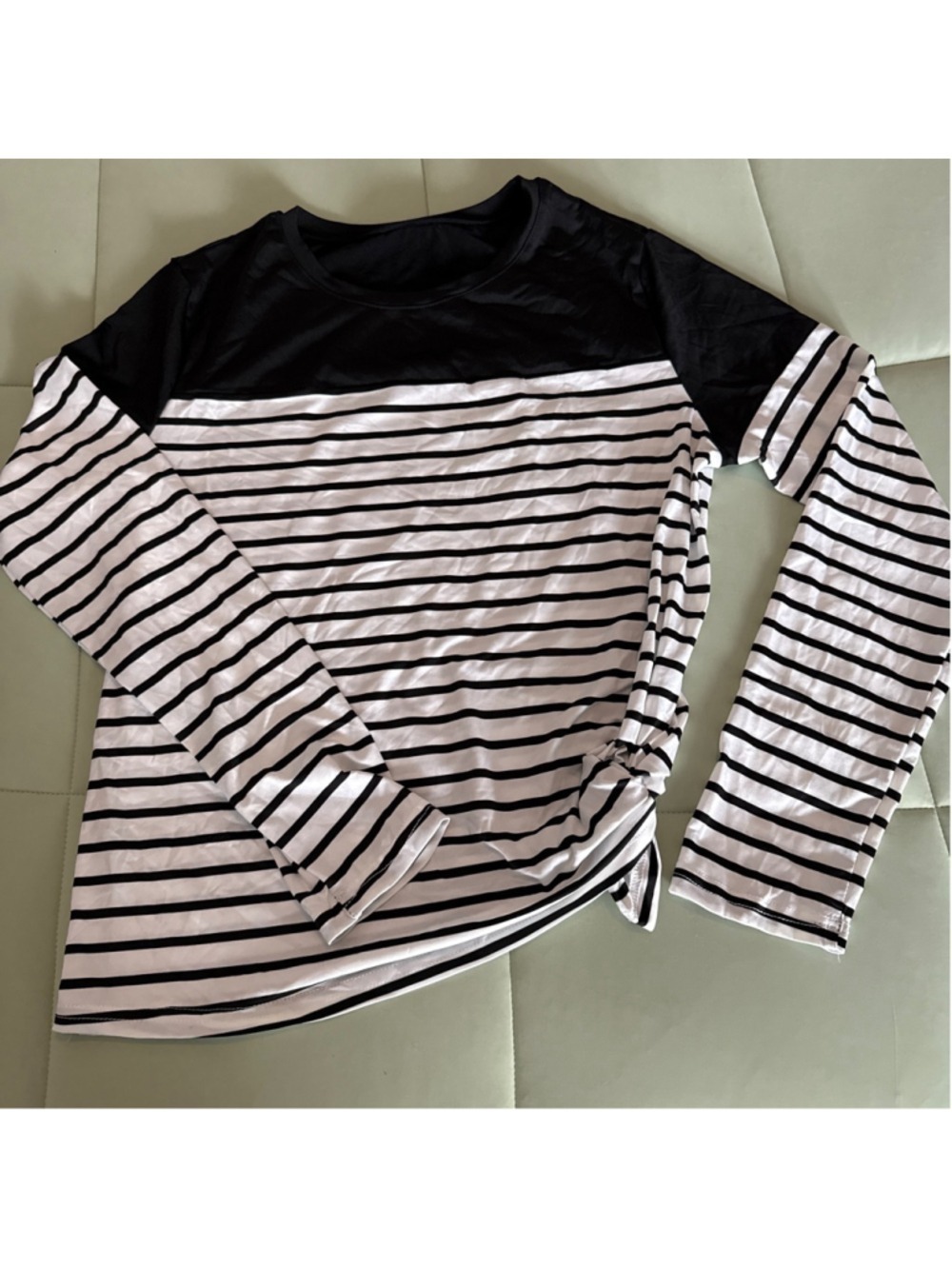 #0127 Women's Unbranded Long Sleeve Tee S/M Black & White Striped